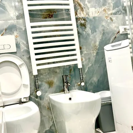 Comfort - Vicino Centro E Metro בית אירוח